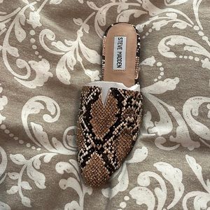 NWT Steve Madden snake skin size 5